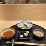 新ばし 星野 - 【天然虎河豚②刺身】★★★★★ 厚みある身は噛むと旨味がぐっぐっと溢れ、塩酢橘で引き立てても、ポン酢で締めても、あん肝で味わい深さを纏わせても、どう食べても美味い！