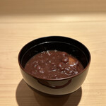 新ばし 星野 - 【甘味・ぜんざい】★★★★
      あんこのまったりした甘味。
      香ばしい餅甘味。
      懐かしく落ち着いた味わいに人心地。日本人であることを感じる至極の冬のデザート。
      