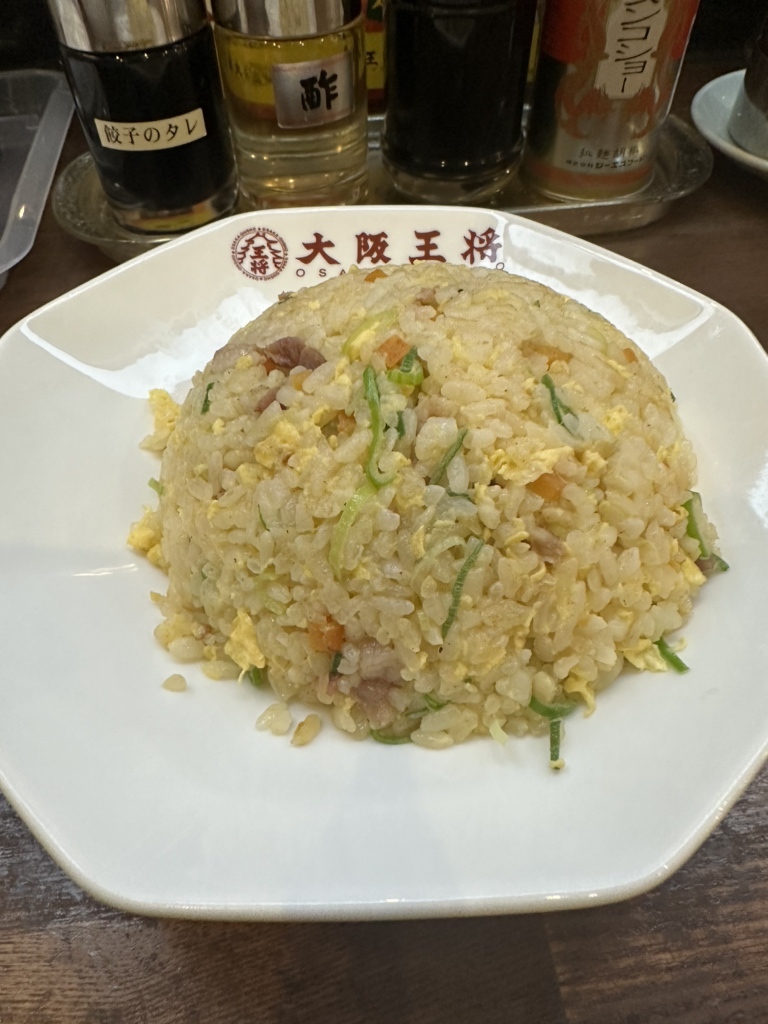 五目チャーハン 王将餃子 大阪王将 チャーハン 写真 大阪王将 バーミヤン を抑えた チャーハンが美味しいと思う中華チェーン 堂 の1位に パラパラご飯 香ばしさが際立つ トリル
