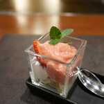 銀座 鉄板焼き Sublime - バニラアイスに苺のエスプーマ