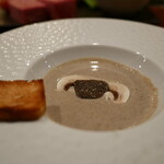 銀座 鉄板焼き Sublime - 黒トリュフとブラウンマッシュルームのスープ