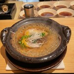 にくの匠 三芳 - グツグツ沸く土鍋