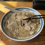 Sairai Ken - (焼豚)チャーシューは、これでもか！って言う程入っています。スープに浸して食べると旨さUP♪