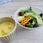 Paomu - ランチセットのスープとサラダ
