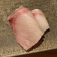 鮨麻布 - ブリヒラ（近大水産研究所開発の鰤と平政の交配種）