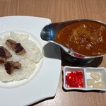 リバージュ - 牛肉ゴロゴロハヤシライス
