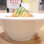 Osutora - 特製麻婆麺　サイドから