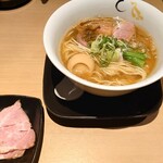 Soba Hausuko Nji Kihototogisu - 特製醤油そば