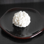 嘯月 - 「ゆきもち」きんとん、漉し餡