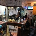 とりあん東京 - 立ち飲みもできる店内