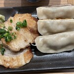 Nikujiru Gyouzano Dandadan - 焼餃子と炙りチャーシュー
