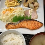 古川商店 - 日替わり定食¥850（銀鮭、ご飯少なめでオーダー）