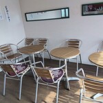 たこ焼き やっこちゃん - 店内　テーブル席