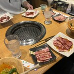 幸せの焼肉食べ放題 かみむら牧場 - 