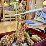 安江  - 料理写真:タレが染みこんだBIGサイズの海老天