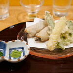 味農家 - 「魚菜」「揚物」稚鮎の小芋包み揚げ、野菜天ぷら