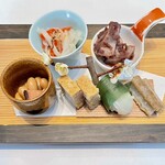 Kiraku - 季節の前菜/ 紅白なます・蓮根のいとこ煮・たたき牛蒡・平目の笹寿司・鶏の松風焼き・蛸豆