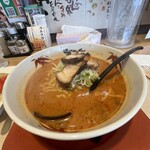 らーめん世界 - 9倍です、8倍と比べ微妙に赤が濃いかも