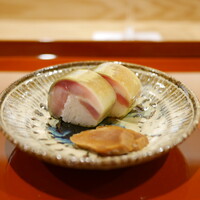 馳走 こんどう - 「凌ぎ」鯖の棒鮨