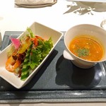 イタリア料理 ルッチコーレ - エビのサラダ仕立てとミネストローネスープ