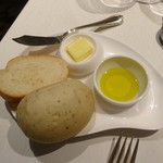 Itaria Ryouri Rucchikore - パン　バター　オリーブオイル