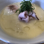 Ramemmaikagura - 白トリュフオイル香る鶏白湯のアップ