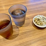 やよい軒 - ほうじ茶お冷お漬物