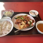 小味園 - 日替わり定食＝鶏肉と蓮根と黒豆炒め(☆☆☆)
