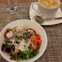 ザ・ループ(ホテルアゴーラリージェンシー大阪堺) - サラダとコーンスープ