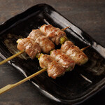 Kampai Gohyaku Sakaba - シャキシャキとした食感のアスパラを豚肉や牛肉で巻いたアスパラの肉巻き串