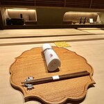 炎水 - 気持ちのいいカウンターです。