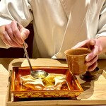 炎水 - 鰭酒を甲羅に注いで飲みます。　なんとも贅沢。