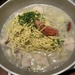 九州うまいもんと焼酎 芋蔵 - おかわりもつと明太子投入