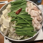 九州うまいもんと焼酎 芋蔵 - ⑤もつ鍋