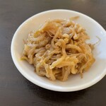 テールスープや - セットの日替わりはモヤシのナムル。これもおいしい！そして盛りが良かったです。