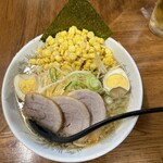 Sansui Ramen - 山水ラーメン(醤油)中盛り、こってり、コーントッピング