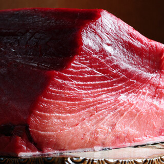 Enjoy the luxury of buying whole tuna from Shiogama. Rare parts too