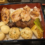 Sumiyaki Izakaya Toriya - 焼鳥重@700　鶏肉、レバ、つくね、玉子。ちょっと味薄めご飯も少なめで少食の時におすすめ。接客が急かすような感じでせわしないし落ち着かない。食べてる最中に箸補充するし下げ膳も激早。
