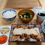 ナカメオンザビーチ - 紅タルタルのチキン南蛮定食 1200円