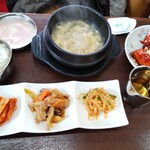 マンナ韓国チキン - ヤンニョムチキン定食✨甘辛のヤンニョムチキンに卵スープなどなど♫