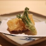 鮨 由う - 紅はるかとタラの芽