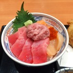 Tendon Hamada - 本鮪中トロの海鮮丼