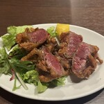 Meat＆Wine 肉酒場サルーテ - 馬肉のレア唐揚げ