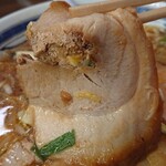 金丸本店 - ガツンとくる口当たりではなく、パンチがほどよくマイルドにもなっていて、口の中でうまみが広がりくどさのない、チャーシューも大好きな味でございました.(^｢^)