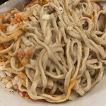 ラーメン 鷹の目 - 全体を混ぜ混ぜ