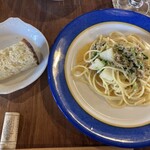 カフェとレストランのあいだ hitoyoshi - しらすとかぶのオイルパスタだったと思います。