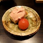 おみ乃 椿 - レバーペースト & トースト + トマトのピクルス