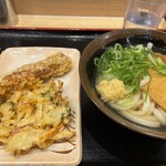 本場さぬきうどん めりけんや - トッピングしてお水取って再撮影。