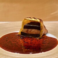 銀座 大石 - 2024.2.  黒トリュフとフォワグラのパイ包み焼き ペリグーソース