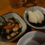 Sawauchi Jinku - お通しは大根のビール漬けに切り昆布の炊き合わせ